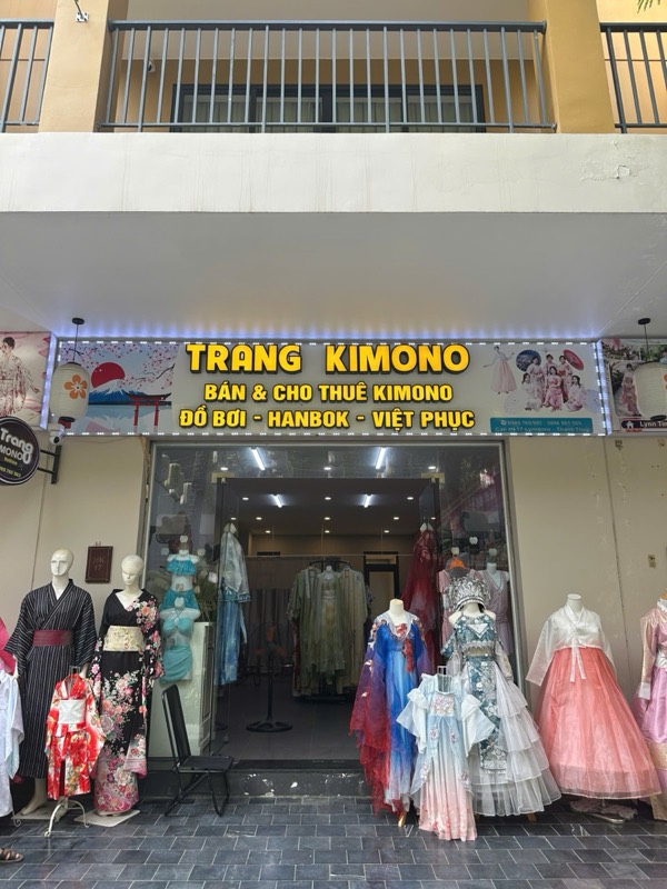 Trang Kimono